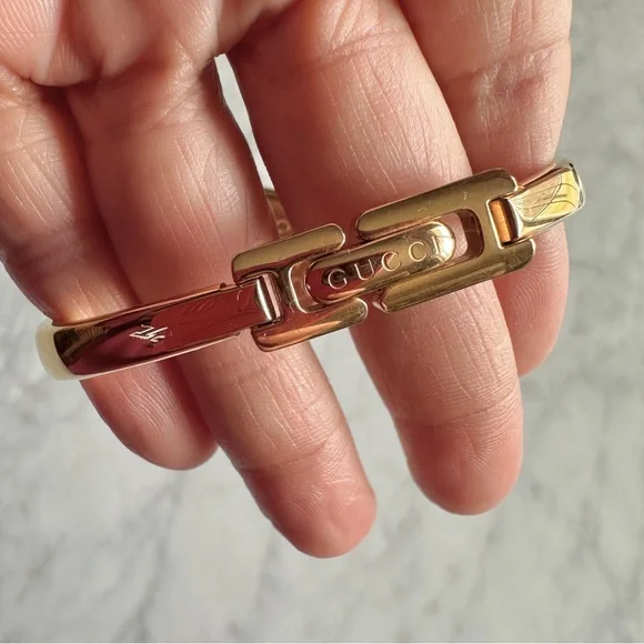 Gucci Gold Cuff Bracelet Watch Mother of Pearl Face Swiss Made 1400 L - Picture 4 of 13